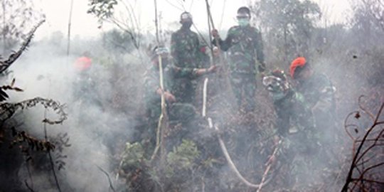 Aksi Paskhas atasi kabut asap di Pekanbaru