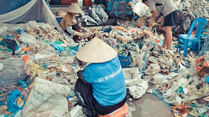 gundukan sampah di khoai vietnam