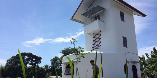 Cuek dianggap gila, Jusuf bangun rumah impian berbentuk sepatu