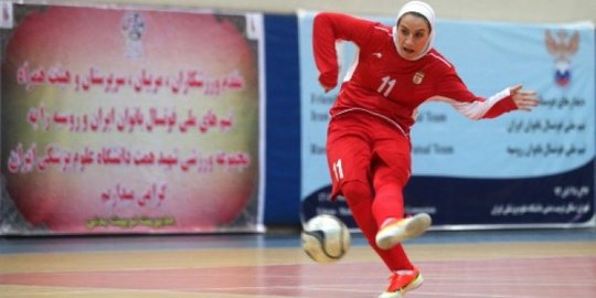 Pesepakbola wanita Iran dilarang bertanding oleh suaminya