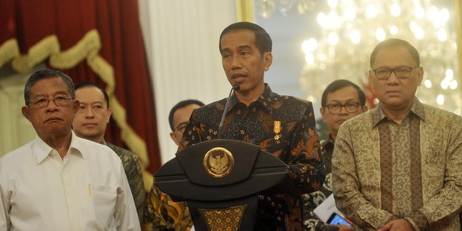 Di tengah ekonomi lesu, perlukah gaji Presiden Jokowi naik?