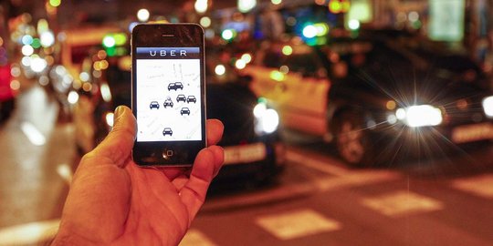Sama langgar aturan,kenapa Uber 'diuber' sementara ojek online tidak