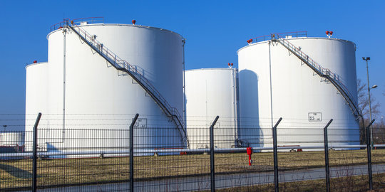 Kebijakan suku bunga The Fed picu penurunan harga minyak dunia