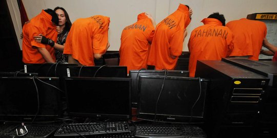Polisi Amankan 30 Wna Operator Judi Online Di Rumah Mewah Merdeka Com
