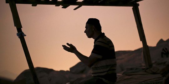 Berdoa di Jabal Thawr, tempat sembunyi Rasulullah dari orang Quraisy