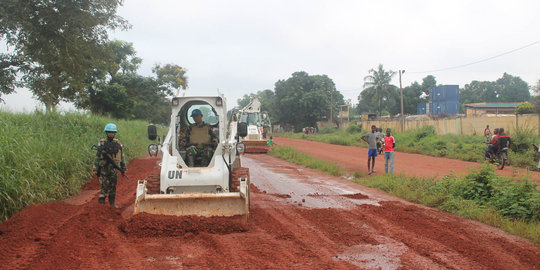 Prajurit Garuda perbaiki jalan sejauh 1.500 meter di Afrika Tengah
