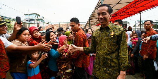 Bagi-bagi beras Jokowi dikritik Yusril, ini pembelaan PDIP