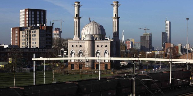 Tawaran Saudi bangun 200 masjid buat pengungsi di Jerman dikecam