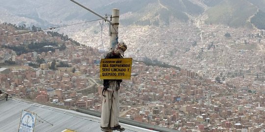 Bolivia pasang boneka seram yang bikin keder pencuri
