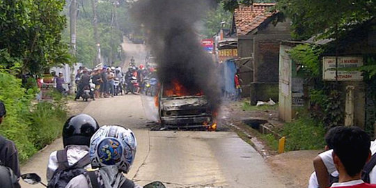 Main korek api, dua balita di Riau tewas terbakar dalam mobil