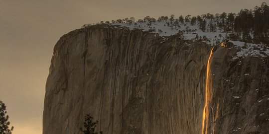 Mengintip keindahan 'air terjun api' di Yosemite National Park