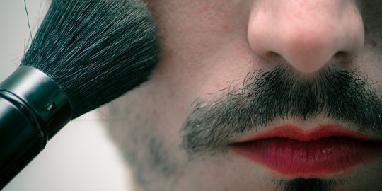 Transgender wanita dipermalukan di bandara gara-gara alat kelamin