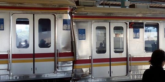 Commuter Line tabrakan di Stasiun Juanda, masinis masih terjepit