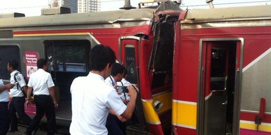 Begini situasi evakuasi kecelakaan kereta di Stasiun Juanda