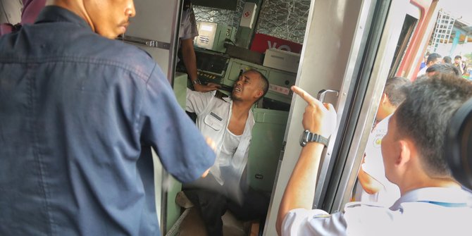 Masinis KRL tabrakan di Juanda telah dievakuasi, meringis 