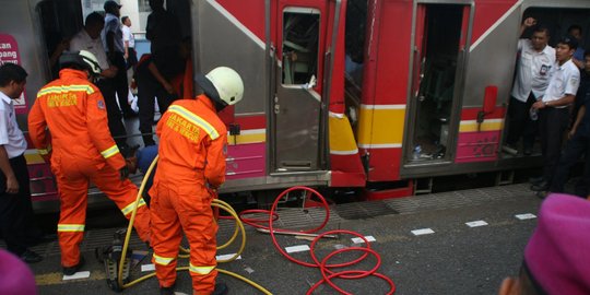 Imbas tabrakan KRL, ratusan penumpang menumpuk di Stasiun Manggarai