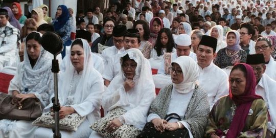 Titik Soeharto : Pesan bapak dulu agar selalu memakmurkan masjid