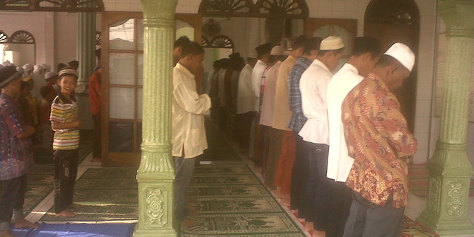 Jemaah Tarekat Syatariyah di Kota Padang salat Idul Adha hari ini