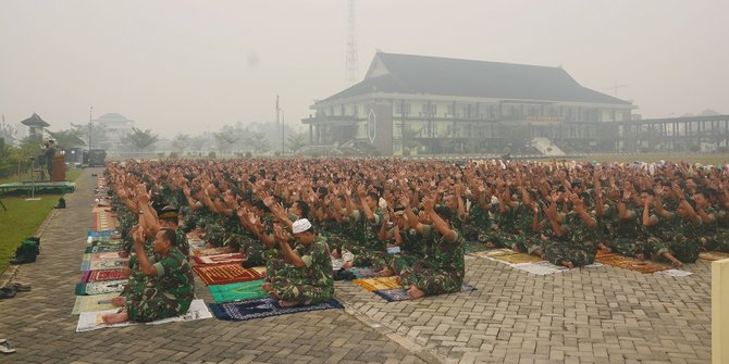 Kodam Tanjungpura gelar salat istisqo agar kabut asap berlalu