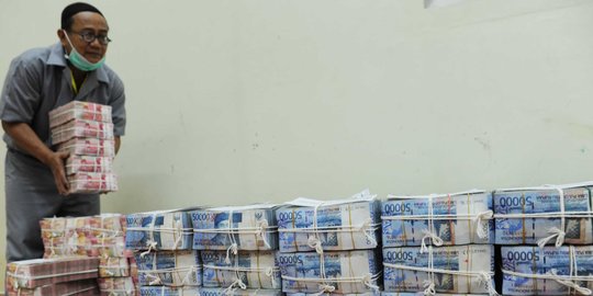 Kepanikan saat rupiah menyentuh Rp 14.700 per USD