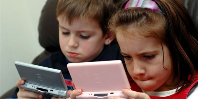 Komputer terpinggirkan, anak-anak pilih smartphone untuk 