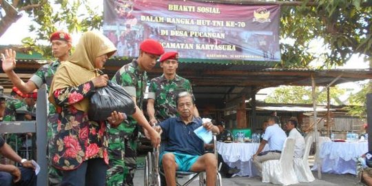 Sambut HUT TNI, Grup 2 Kopassus gelar pengobatan & sunat gratis