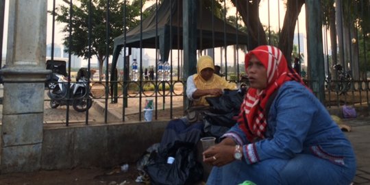 Kesal tak bisa masuk Monas, dua wanita ini marahi Jokowi dan Ahok