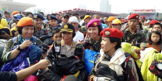 4 wanita cantik ini ikut terjun payung meriahkan HUT TNI ke-70