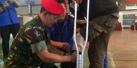 HUT TNI, Kopassus gelar pengobatan gratis untuk warga desa binaan