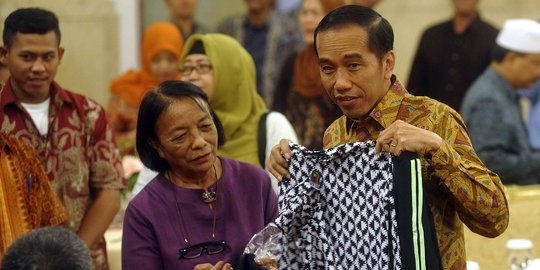 Usai lihat varietas padi, Jokowi mendadak gelar rapat di rumah warga