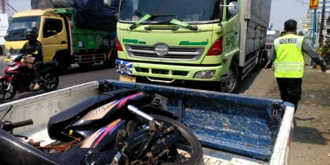 Pensiunan PNS tewas terlindas truk pengangkut rokok di Pekalongan
