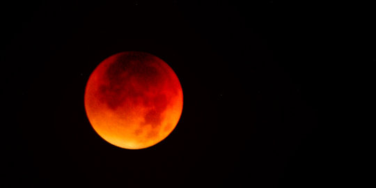 Gerhana 'Blood Moon' malam ini tak terlihat di Indonesia