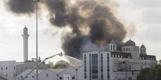 Masjid Raya Inggris dibakar, polisi tahan dua remaja