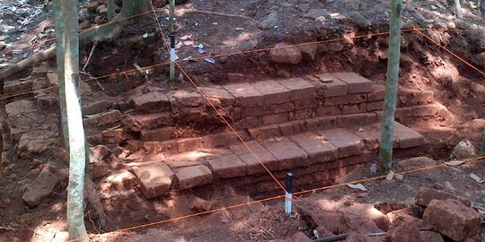 Ini candi diduga peninggalan Mataram kuno abad ke-10