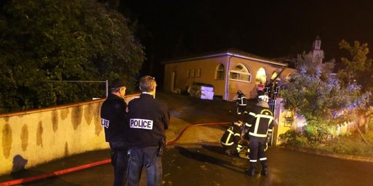 muslim masjid di prancis dibakar rev2