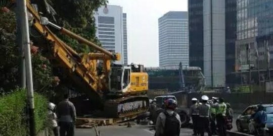 Crane patah as bikin kemacetan di Jl Sudirman makin parah