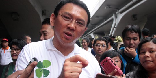 Aksi-aksi lebay para pendukung Ahok