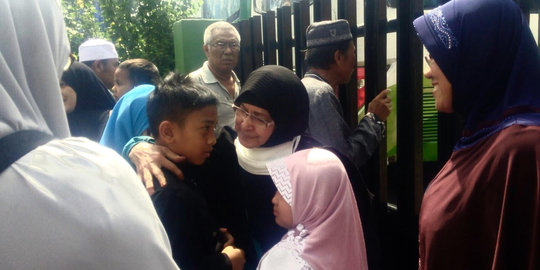 Suasana haru iringi kedatangan 382 jemaah haji kloter 1 di Medan