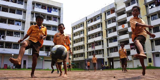 Ahok pingin jadikan anak rusun atlet sepak bola internasional