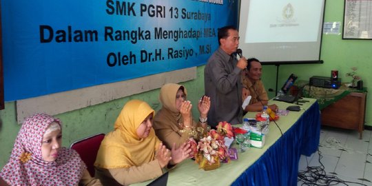 Rasiyo jadi pemateri sekolah, Risma-Whisnu pilih rehat dulu