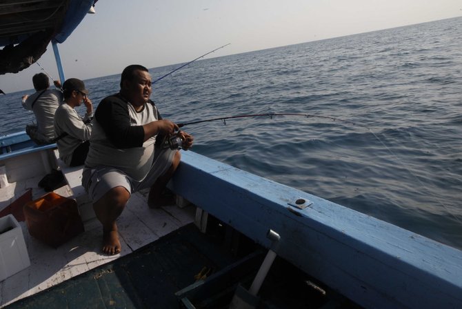 ngabuburit dengan memancing di kepulauan seribu