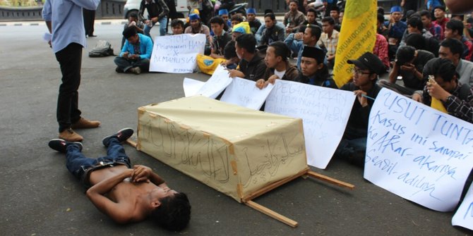 Aksi teatrikal kecam pembunuhan sadis Salim Kancil