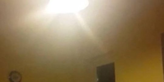 irlandia rekam aksi hantu mengganggu sebuah rumah rev2