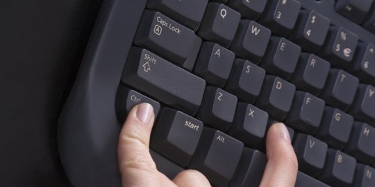 menggunakan keyboard rev1