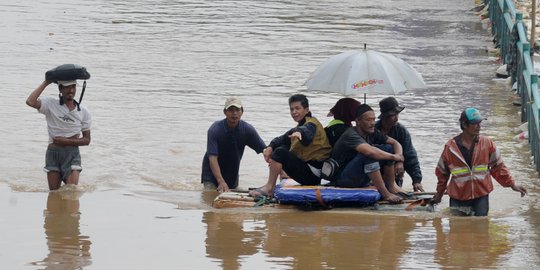 Ahok heran di Jakarta kalau banjir, bilang 'udahlah setahun sekali'