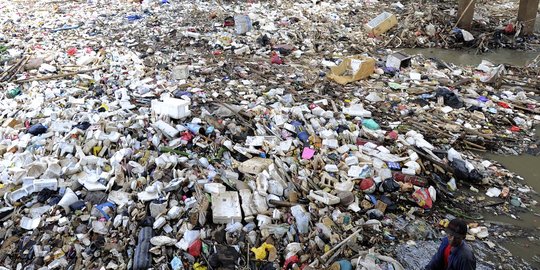 Ahok: Cuma diminta jangan buang sampah sembarangan saja susah!