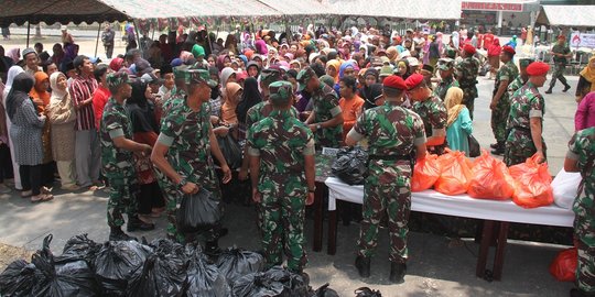 Rayakan hari jadi TNI, Kopassus bagikan 650 paket sembako