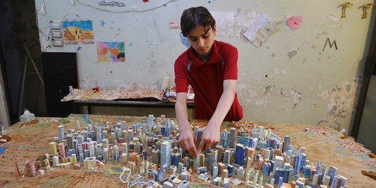 ABG 14 tahun ini bikin miniatur Kota Aleppo, Suriah dari kertas