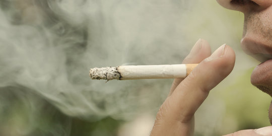 Meski hanya sebatang, rokok bisa bikin pria dan wanita mandul