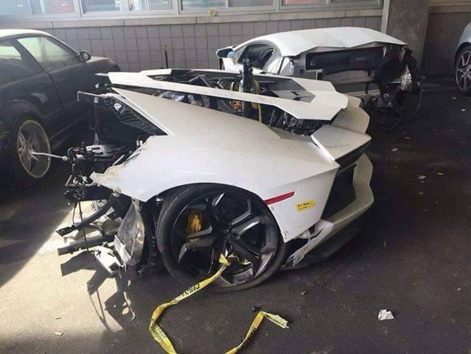 lamborghini aventador patah jadi dua